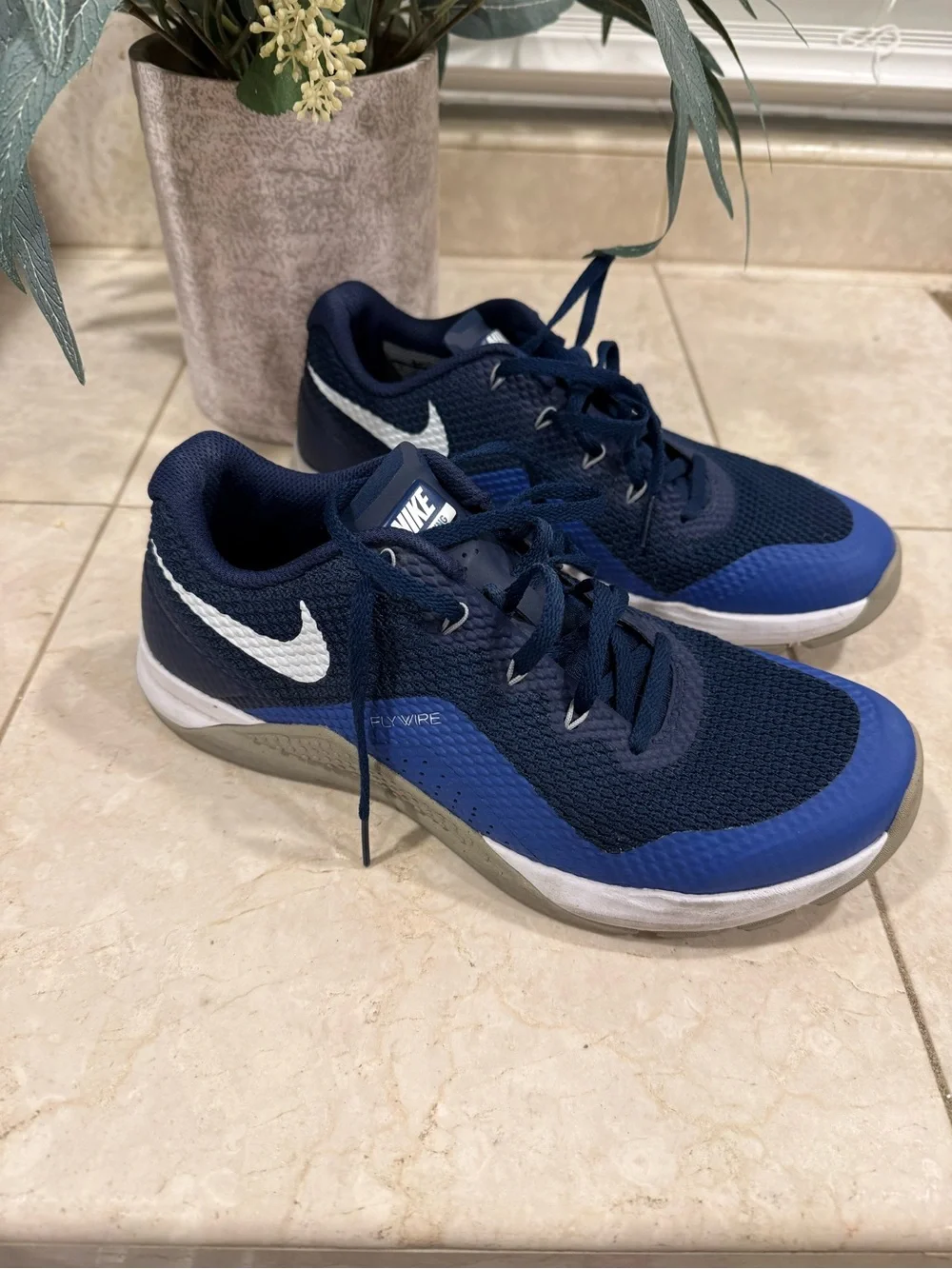 Nike Men’s FLYWIRE Navy and Royal Blue Athletic Sneakers